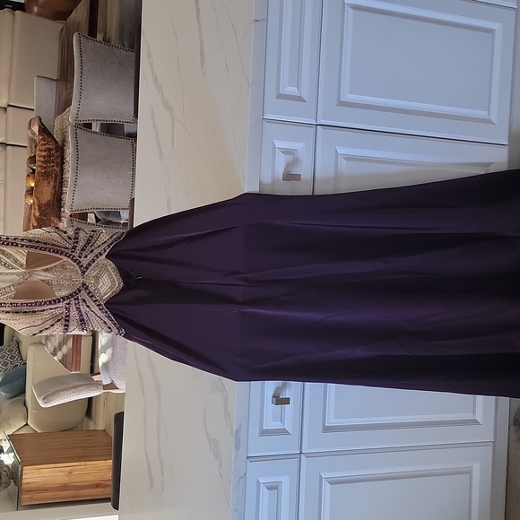 BEAUTIFUL NEW PROM  DRESS IN PURPLE COLOR - Picture 3 of 10